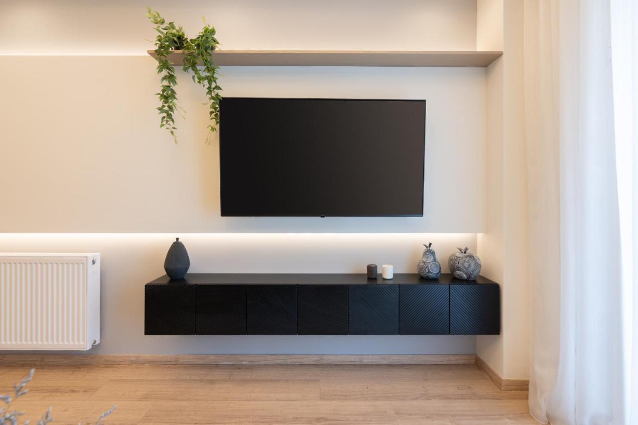 Newly Renovated 2 Bedroom Apartment, 5Min To Metro Athens Luaran gambar